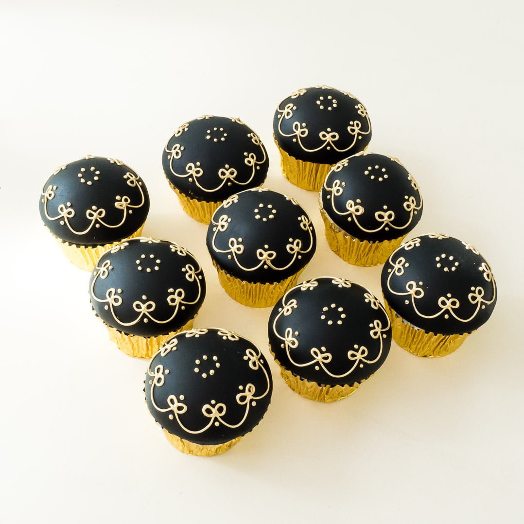black piped cupcakes